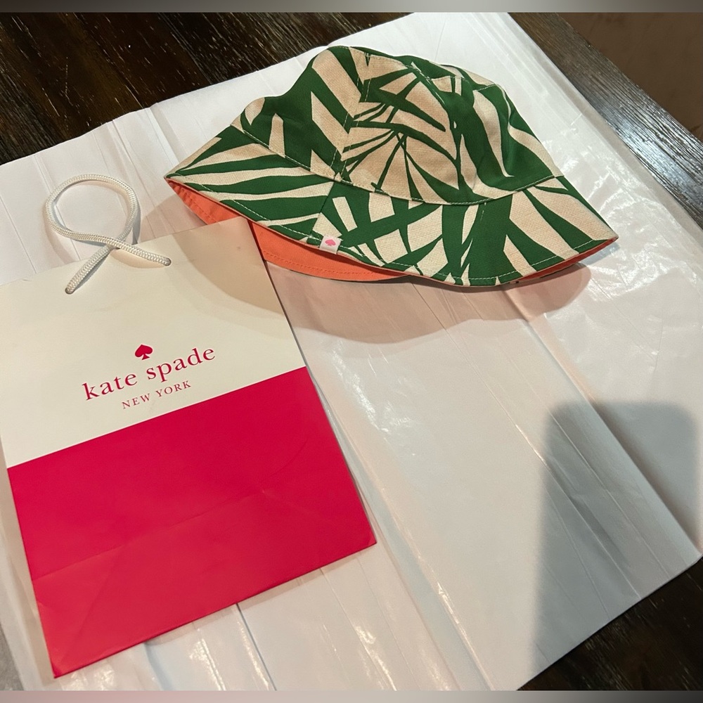 KATE SPADE NWOT PALM FRONDS
REVERSIBLE (PINK) BUCKET HAT